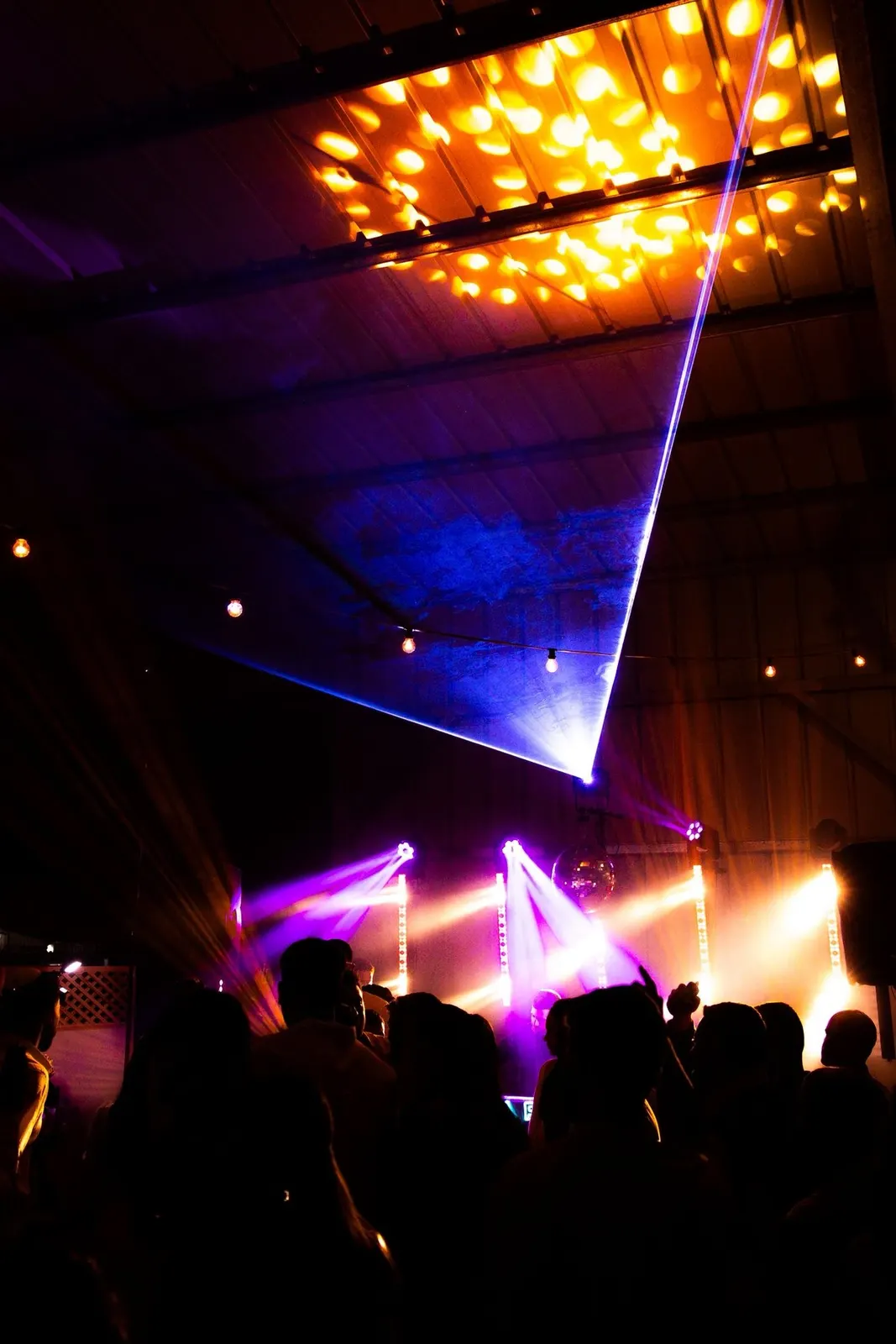 The crowd at an Elkana Paz set