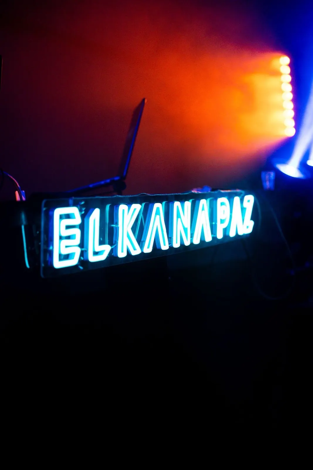 Elkana Paz behind the decks